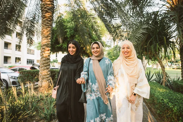 Arabische vrouwen in Dubai — Stockfoto