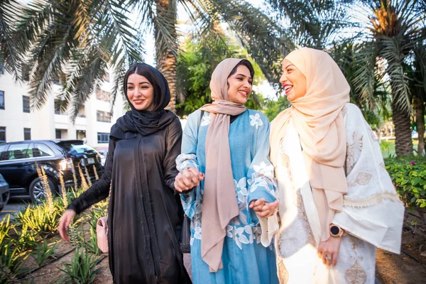Арабські жінки в Дубаї — стокове фото