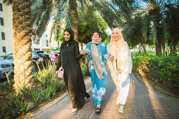 Arabische vrouwen in Dubai — Stockfoto