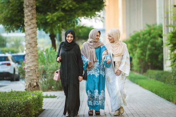 Arabische vrouwen in Dubai — Stockfoto