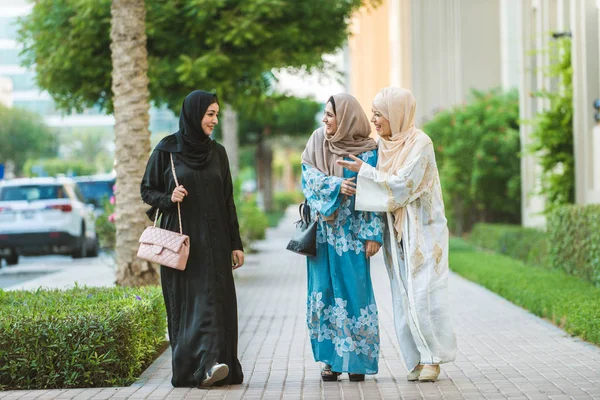 Арабські жінки в Дубаї — стокове фото