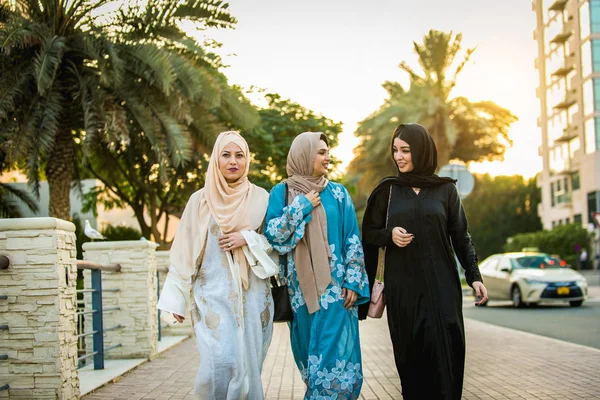 Arabische vrouwen in Dubai — Stockfoto