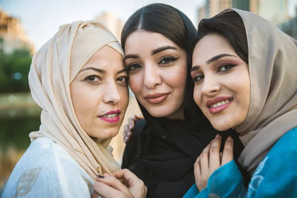 Arabic women in Dubai — Stock Photo, Image