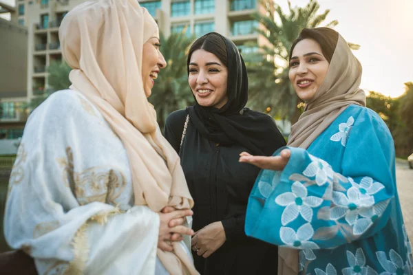 Arabische vrouwen in Dubai — Stockfoto