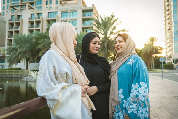 Arabische vrouwen in Dubai — Stockfoto