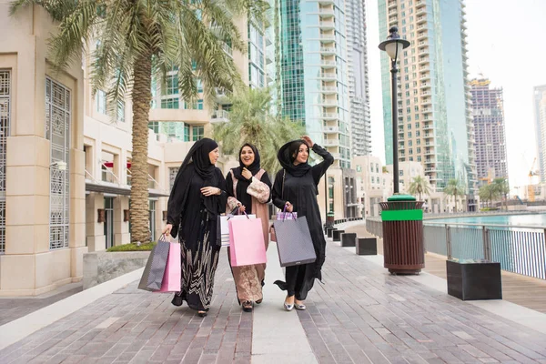 Mujeres árabes en Dubai — Foto de Stock