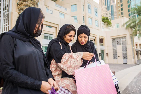 Mujeres árabes en Dubai — Foto de Stock