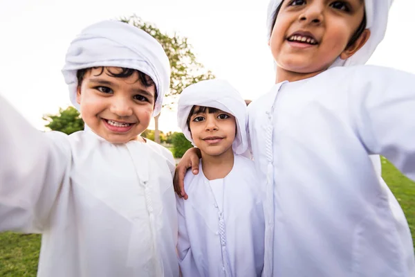 Group of middle eastern kids in Dubai — Stock Photo, Image
