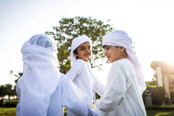 Gruppe nahöstlicher Kinder in Dubai — Stockfoto