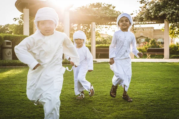 Group of middle eastern kids in Dubai — Stock Photo, Image