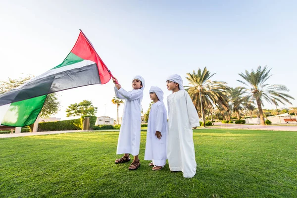 Skupina středovýchodních dětí v Dubaji — Stock fotografie