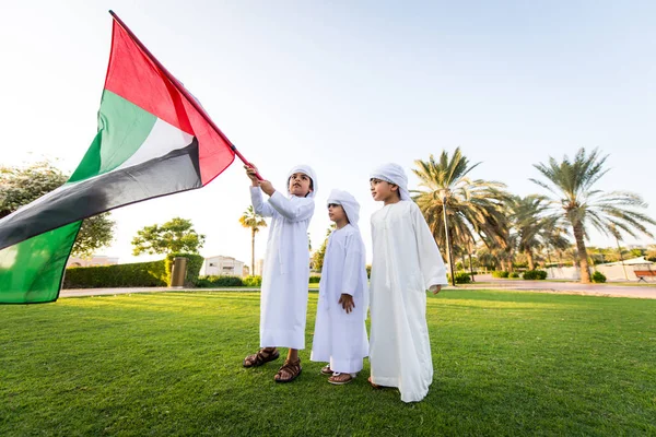 Groupe d'enfants du Moyen-Orient à Dubaï — Photo