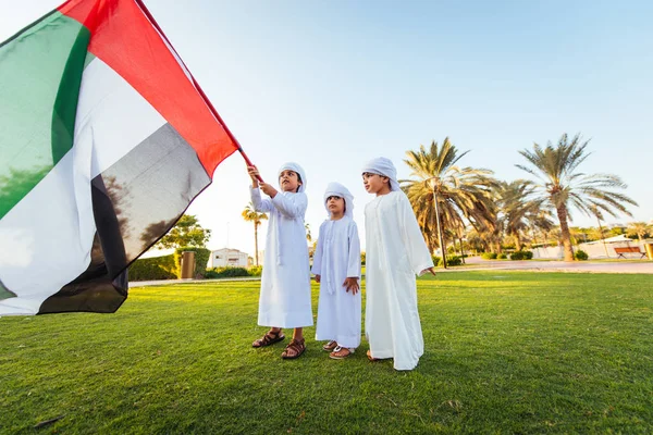 Skupina středovýchodních dětí v Dubaji — Stock fotografie