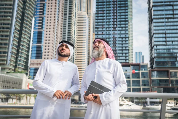 Podnikatelé v Dubaji — Stock fotografie