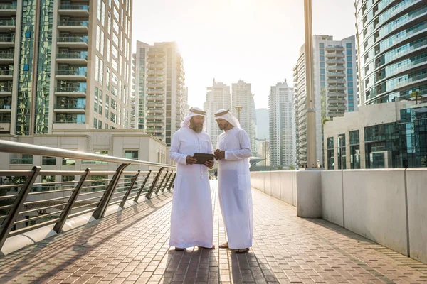 Biznesmen w Dubaju — Zdjęcie stockowe