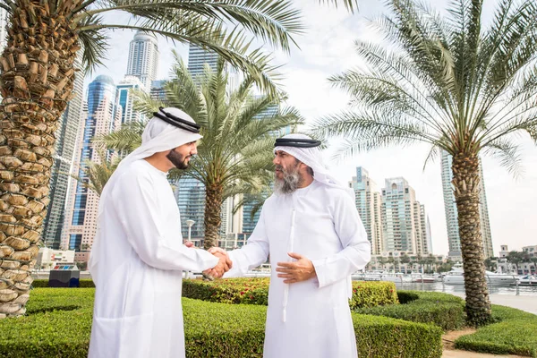 Бизнесмены Дубая — стоковое фото