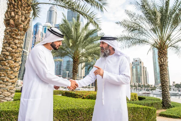 Бизнесмены Дубая — стоковое фото