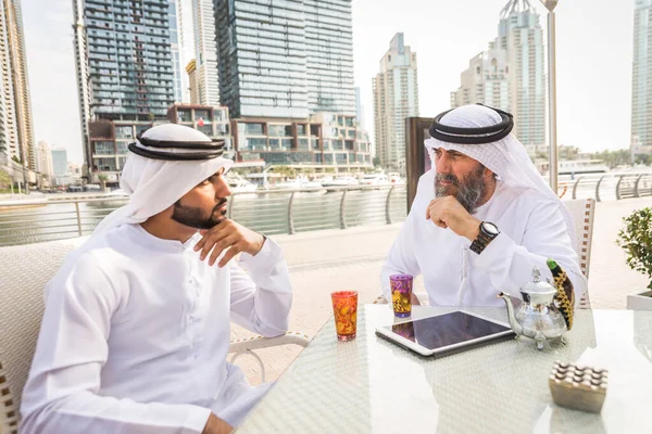 Podnikatelé v Dubaji — Stock fotografie