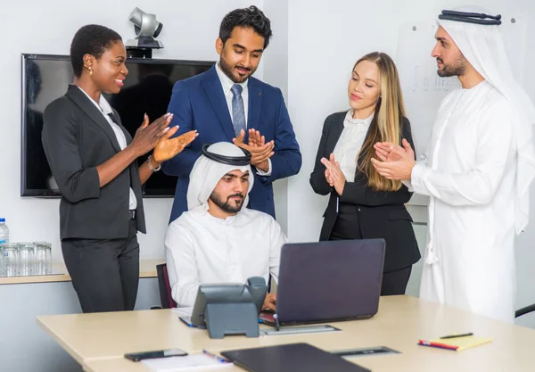 Spotkanie biznesowe w Dubaju — Zdjęcie stockowe