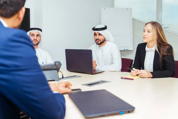Επαγγελματική συνάντηση στο Ντουμπάι — Φωτογραφία Αρχείου