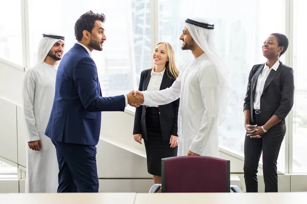 Zakelijke bijeenkomst in Dubai — Stockfoto