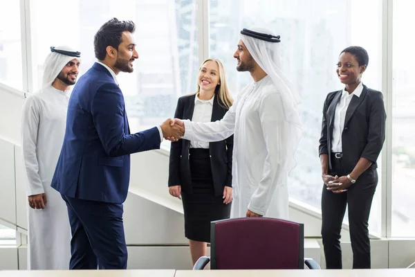 Zakelijke bijeenkomst in Dubai — Stockfoto