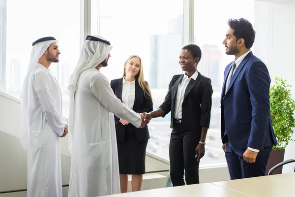 Zakelijke bijeenkomst in Dubai — Stockfoto