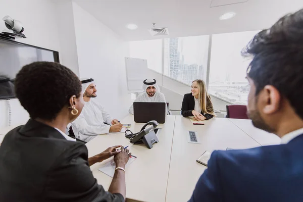 Business meeting in Dubai — Stockfoto