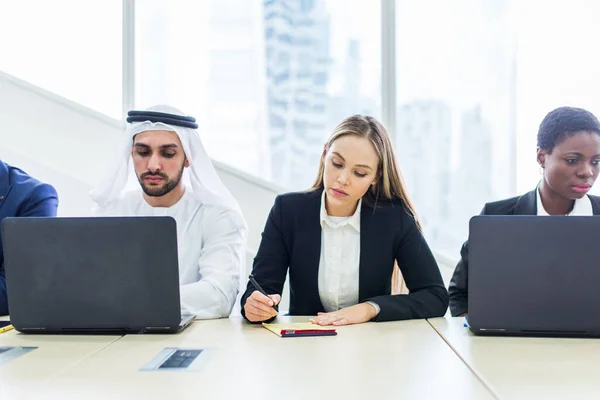 Reunión de negocios en Dubai — Foto de Stock