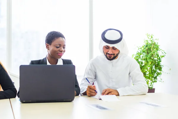 Business meeting in Dubai — Stock Photo, Image