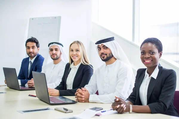 Бизнес-встреча в Дубае — стоковое фото