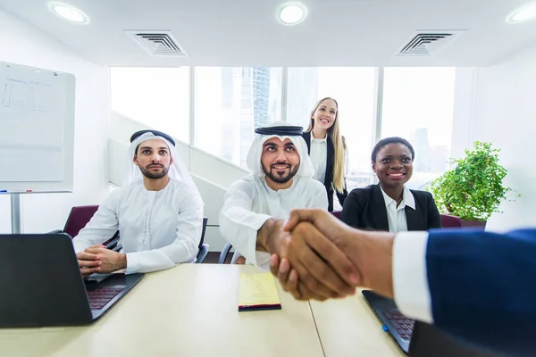 Geschäftstreffen in Dubai — Stockfoto