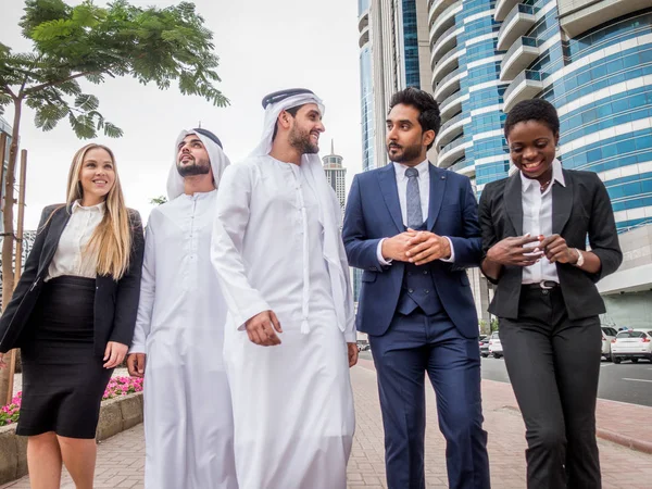 Grupo de empresários em Dubai — Fotografia de Stock