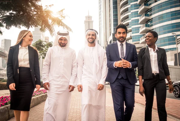 Grupo de empresários em Dubai — Fotografia de Stock