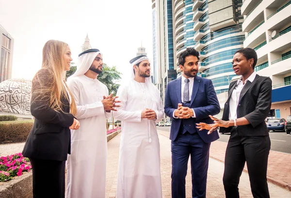 Grupo de empresários em Dubai — Fotografia de Stock