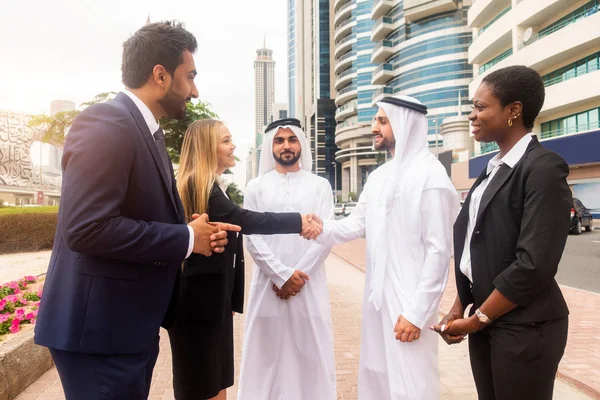 Grupo de empresários em Dubai — Fotografia de Stock