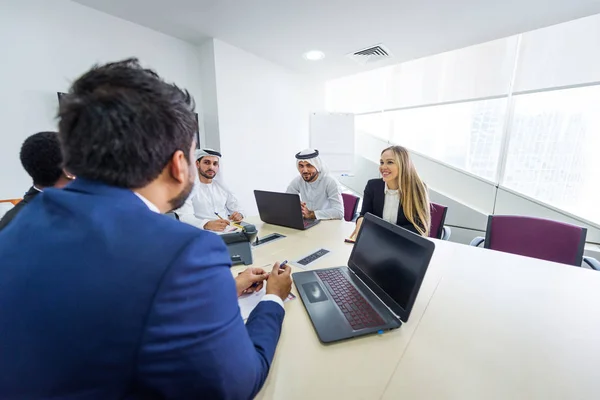 Reunión de negocios en Dubai — Foto de Stock