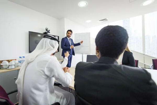 Επαγγελματική συνάντηση στο Ντουμπάι — Φωτογραφία Αρχείου