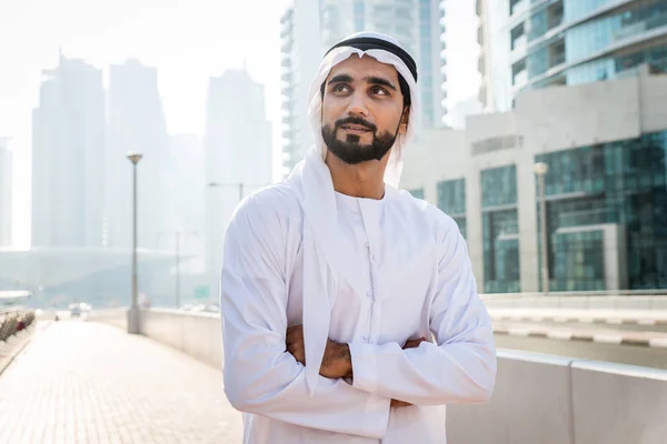 Uomo arabo con kandora a Dubai — Foto Stock