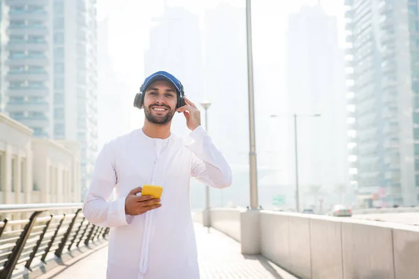 Arabic man with kandora in Dubai — Stock Photo, Image