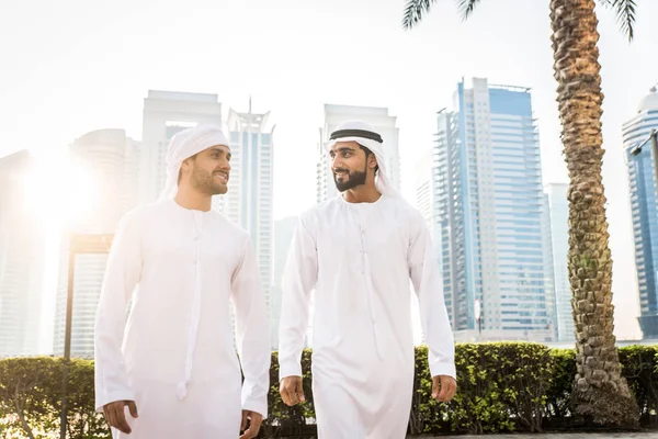 Two men with kandora in Dubai — Stockfoto