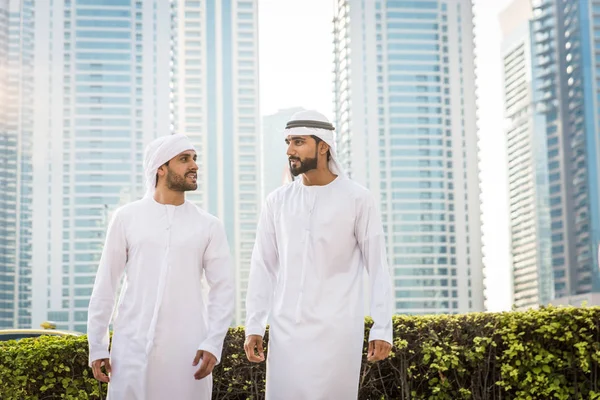 Two men with kandora in Dubai — Stockfoto