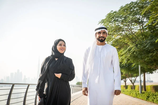 Arabisch koppel dating in Dubai — Stockfoto