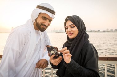 Arabic couple dating in Dubai