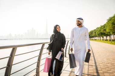 Arabic couple dating in Dubai