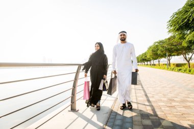 Arabic couple dating in Dubai