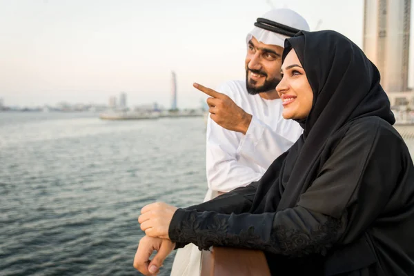 Pasangan Arab berkencan di Dubai — Stok Foto