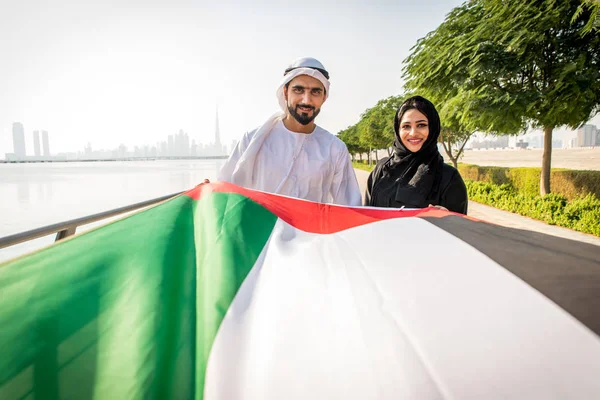 Arabic couple dating in Dubai — Stock Photo, Image