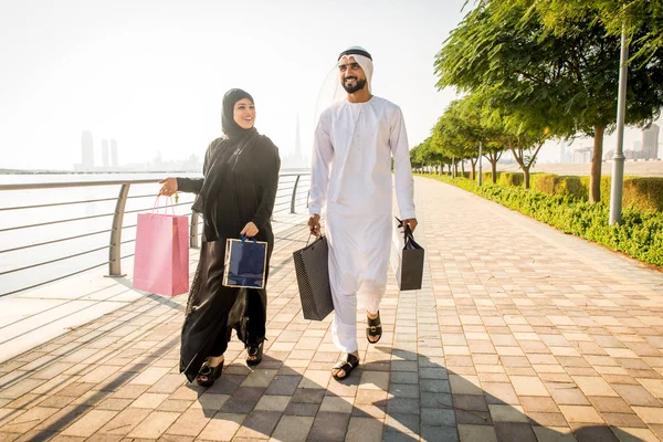 Arab pár társkereső Dubai — Stock Fotó