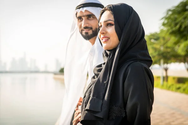 Арабське подружжя в Дубаї — стокове фото